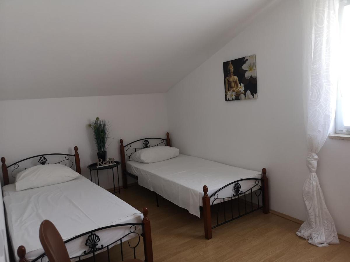 Chillout Apartments With Pool Patricia Fažana Εξωτερικό φωτογραφία