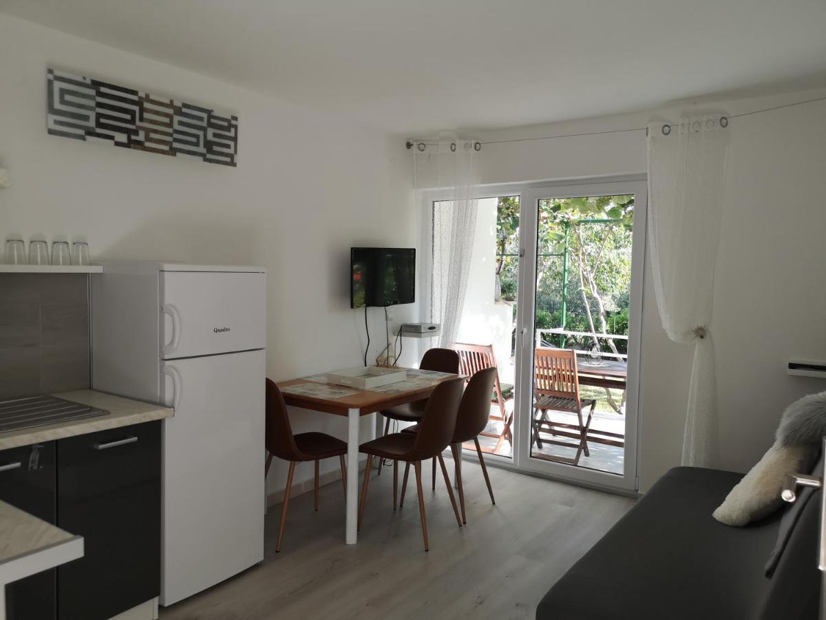 Chillout Apartments With Pool Patricia Fažana Εξωτερικό φωτογραφία